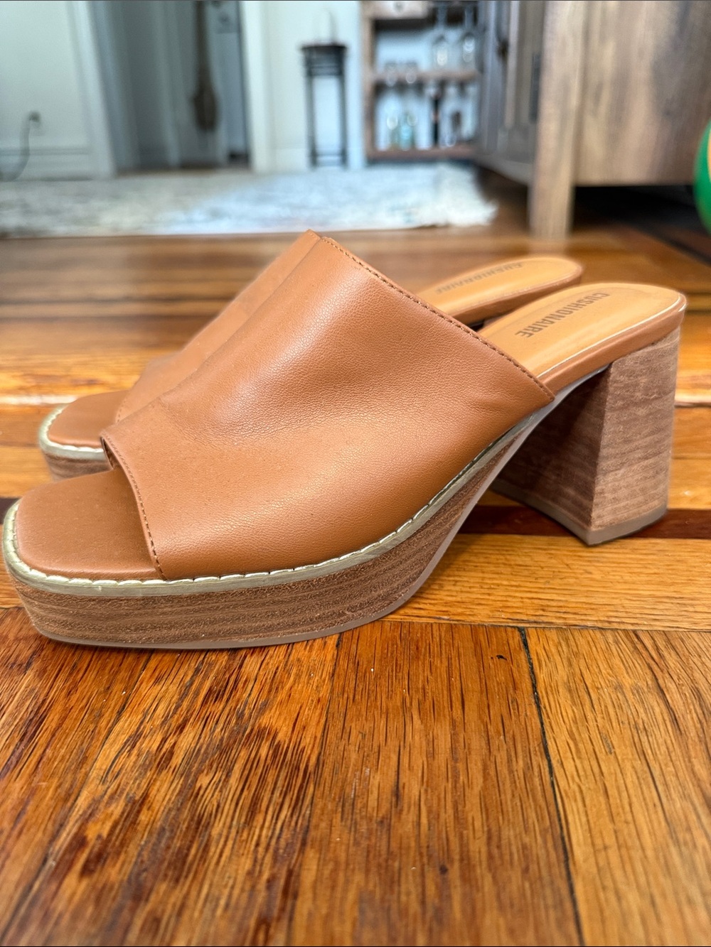 Cushionaire Platform Open-Toe Mule Tan Leather Chunky Heels Size: 8